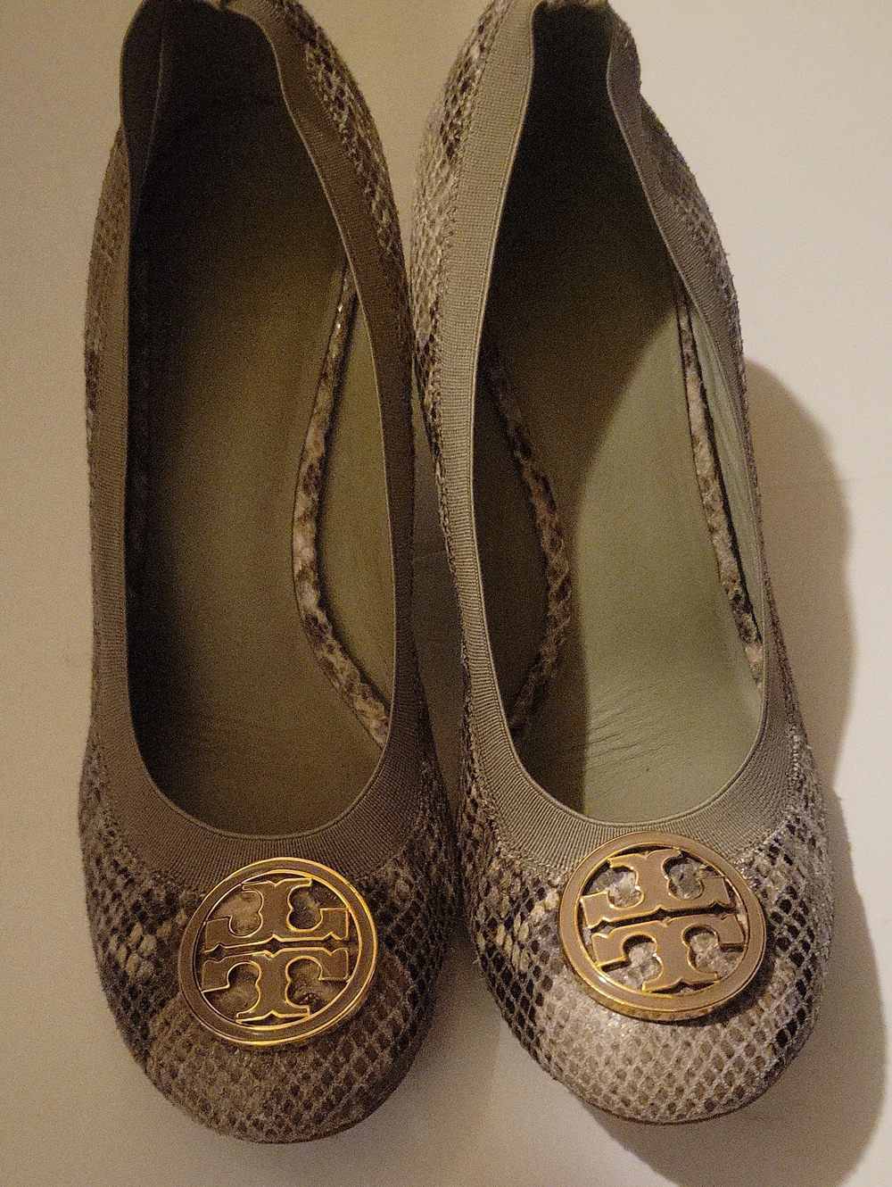 Tory Burch Women's Taupe Snakeskin Logo Ballet Flats - Picture 9 of 13